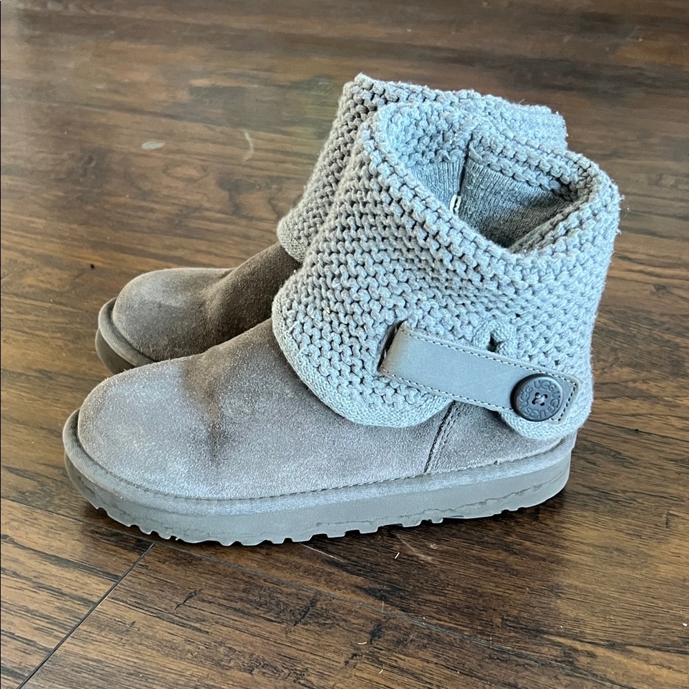 UGG Gray Knit Cuff Winter Boots